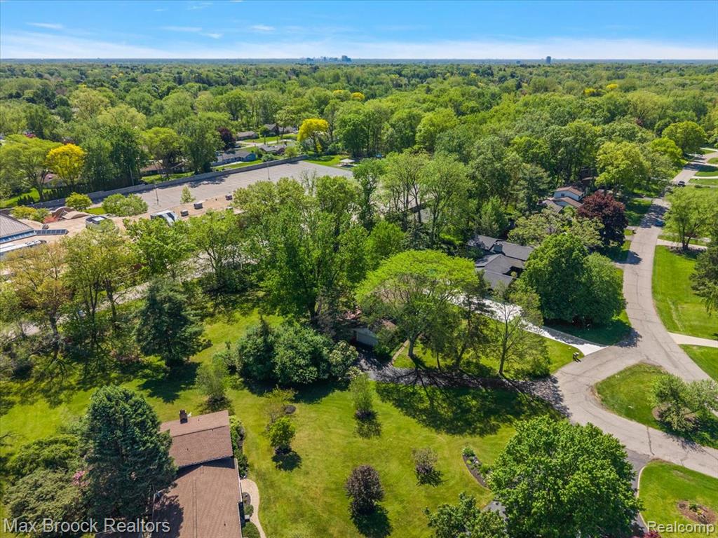 6609 E Knollwood Circle