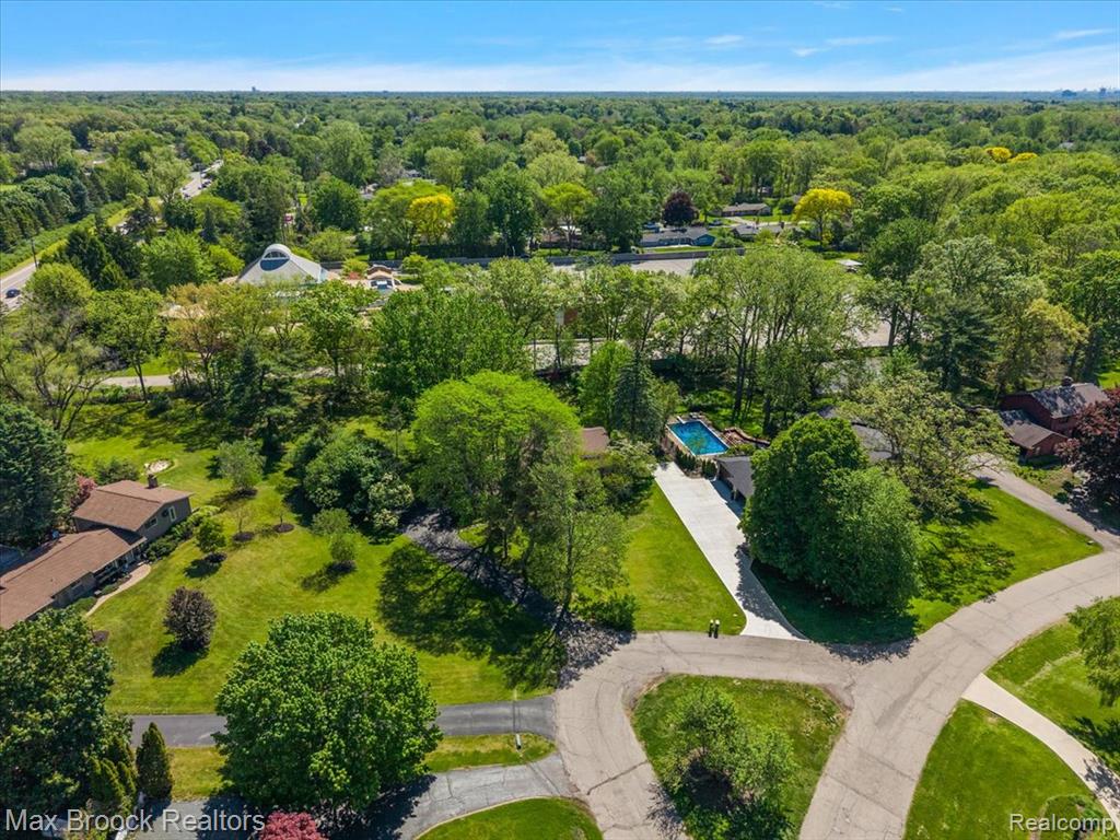 6609 E Knollwood Circle