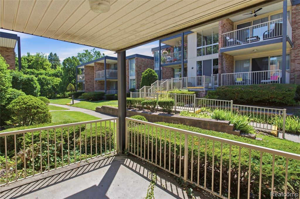 4041 W Maple Road # E102