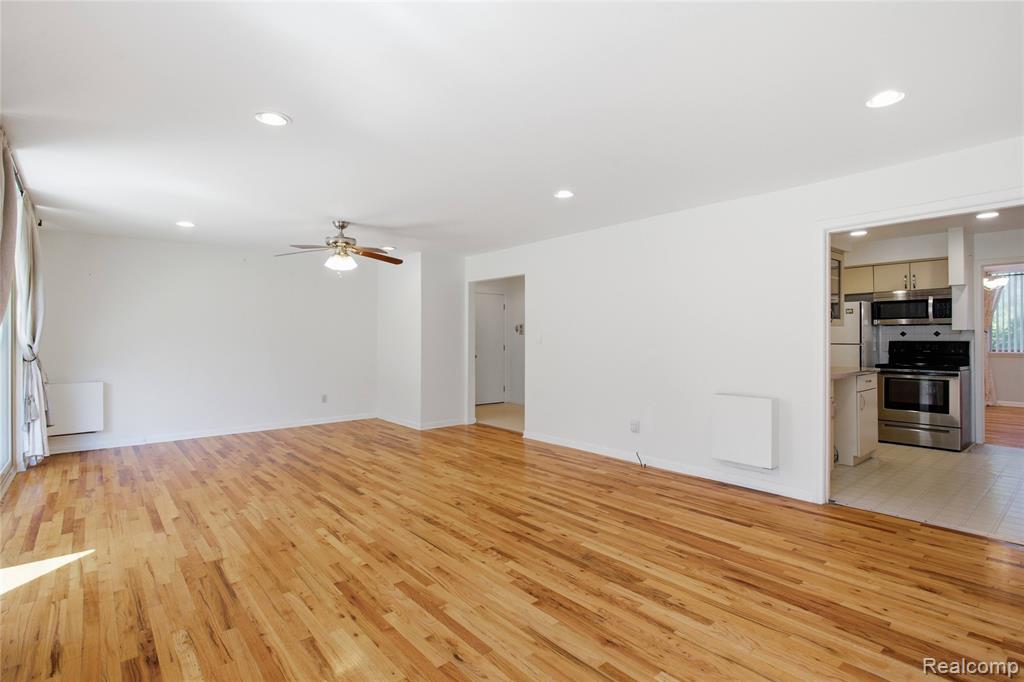 4041 W Maple Road # E102
