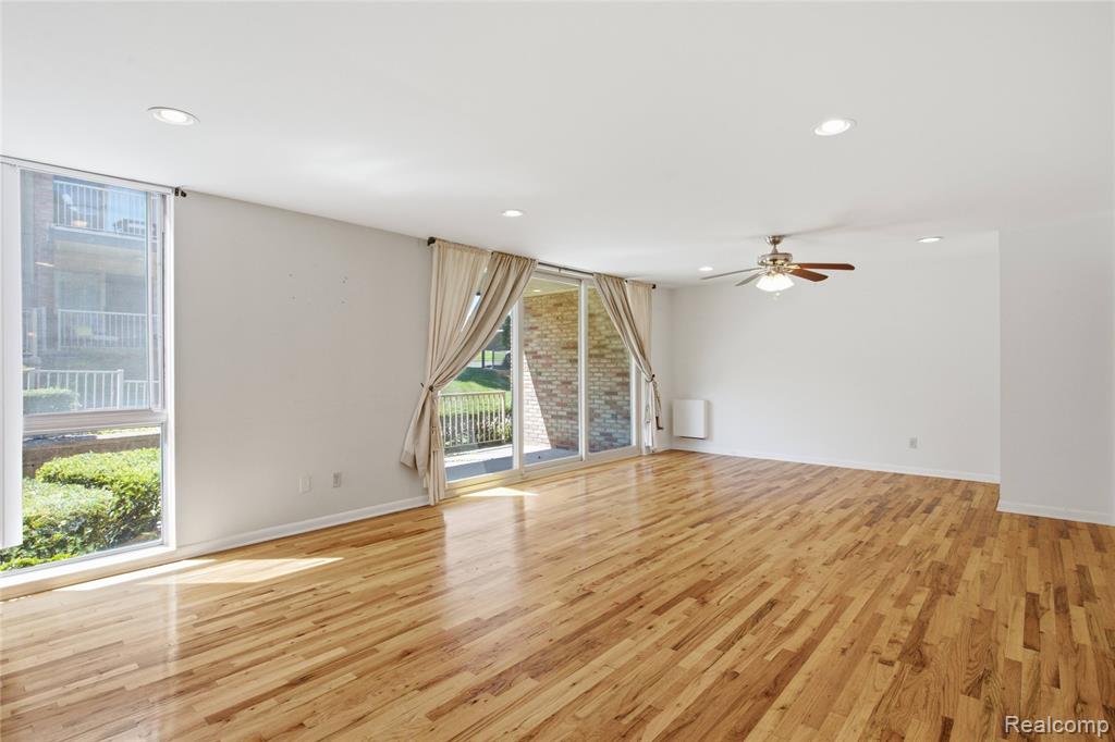 4041 W Maple Road # E102