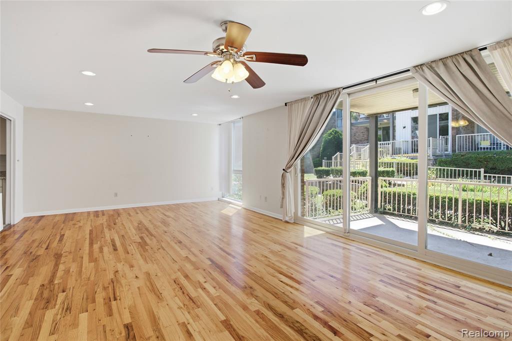 4041 W Maple Road # E102