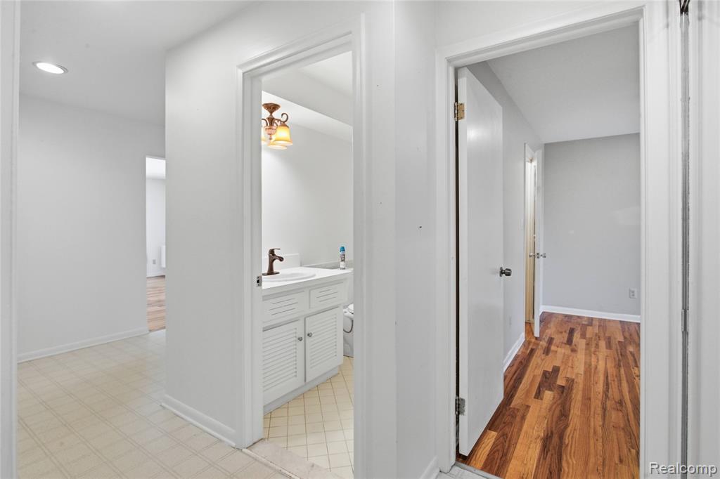 4041 W Maple Road # E102