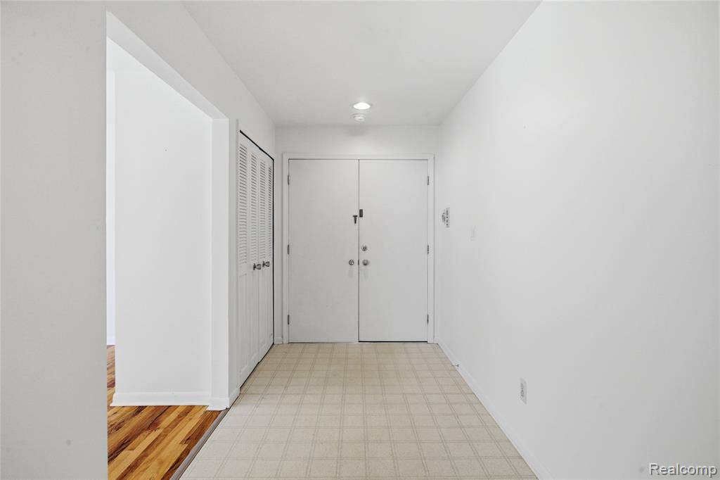 4041 W Maple Road # E102