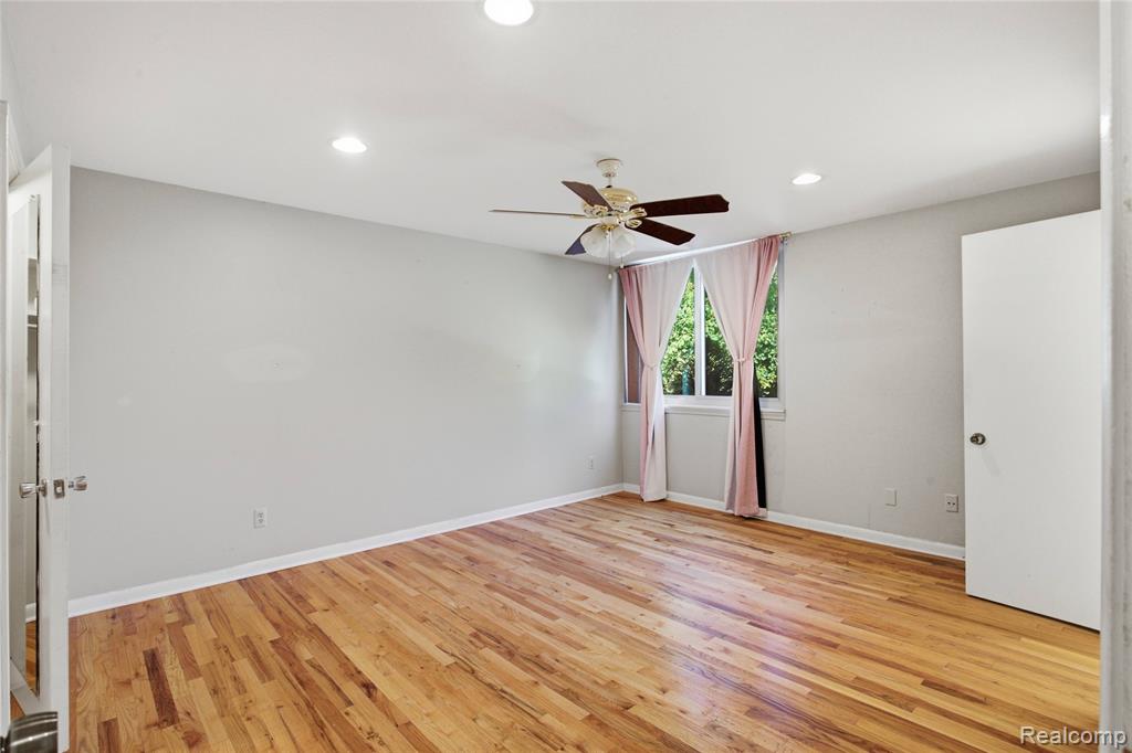4041 W Maple Road # E102