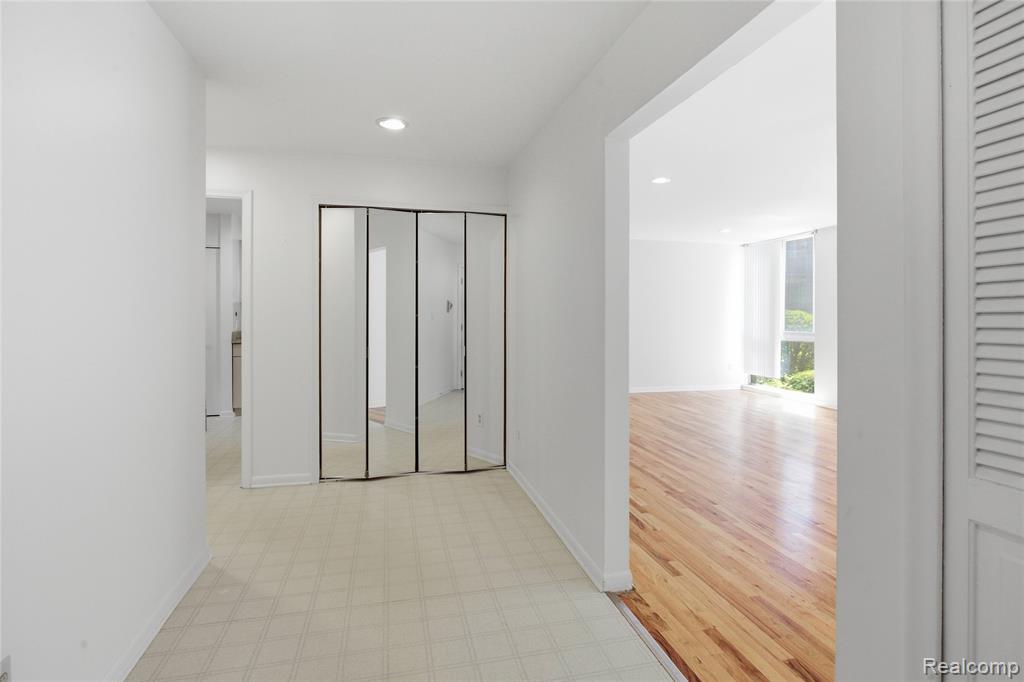 4041 W Maple Road # E102