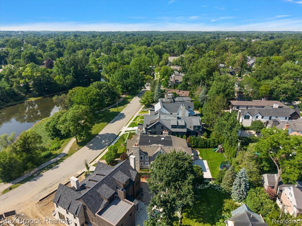 620 Lakeside Drive