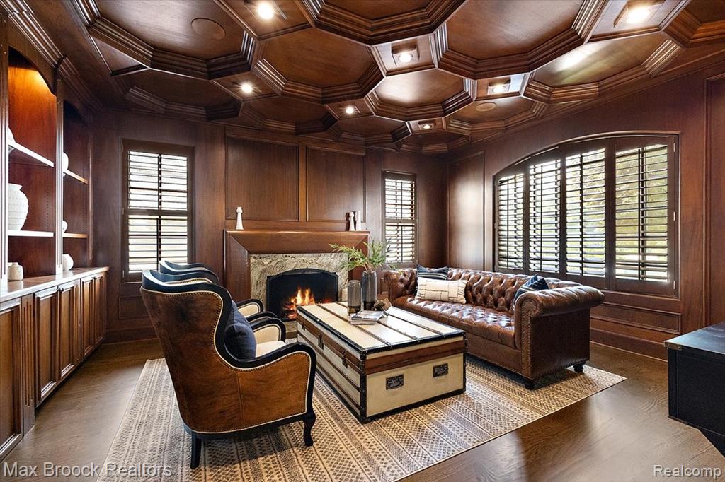620 Lakeside Drive