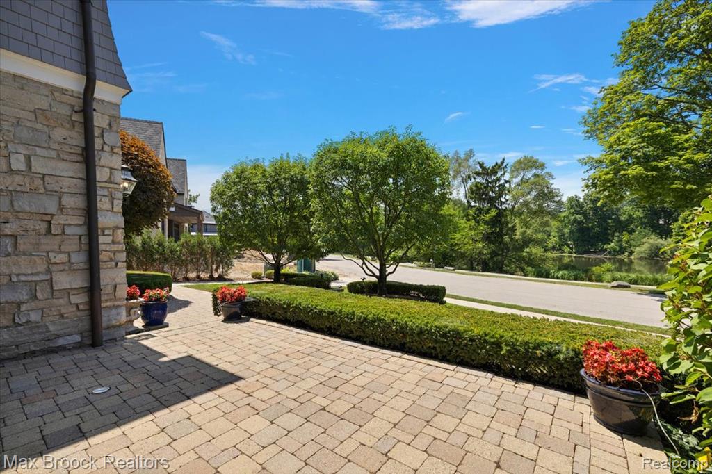 620 Lakeside Drive