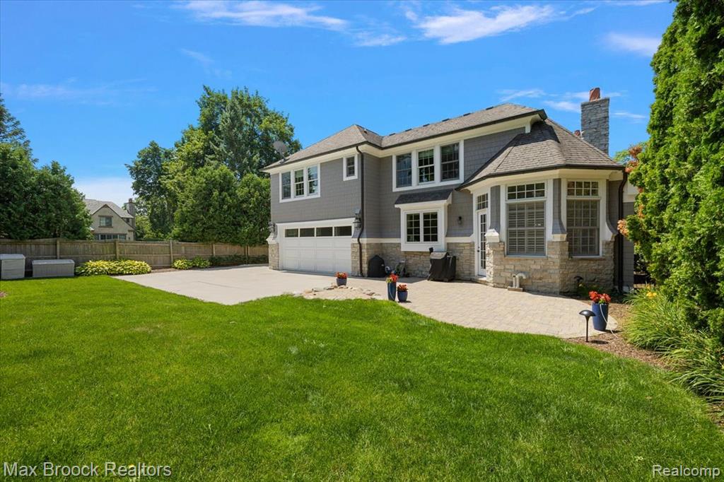 620 Lakeside Drive