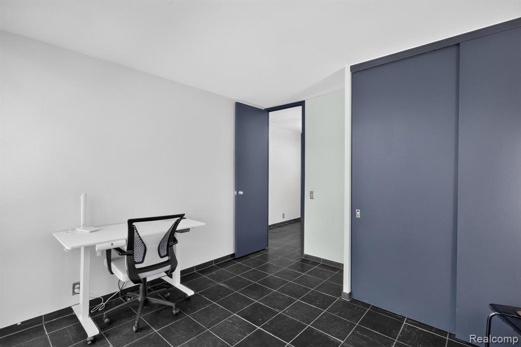 1363 Nicolet Place