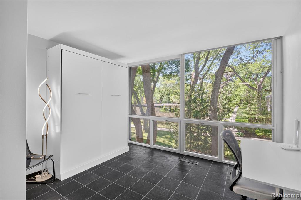 1363 Nicolet Place