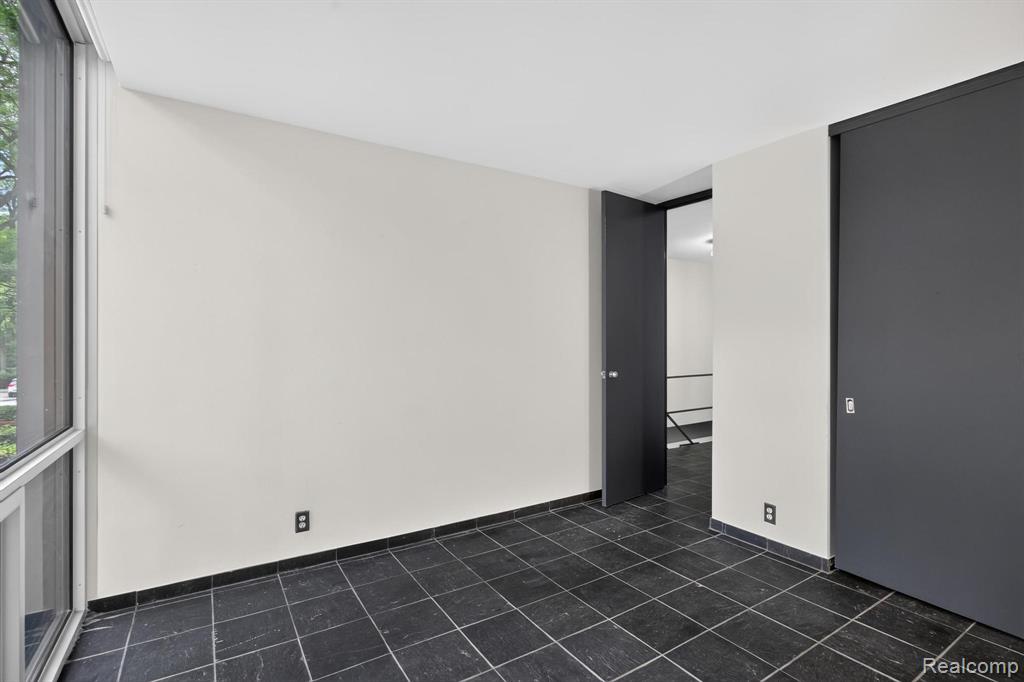 1363 Nicolet Place