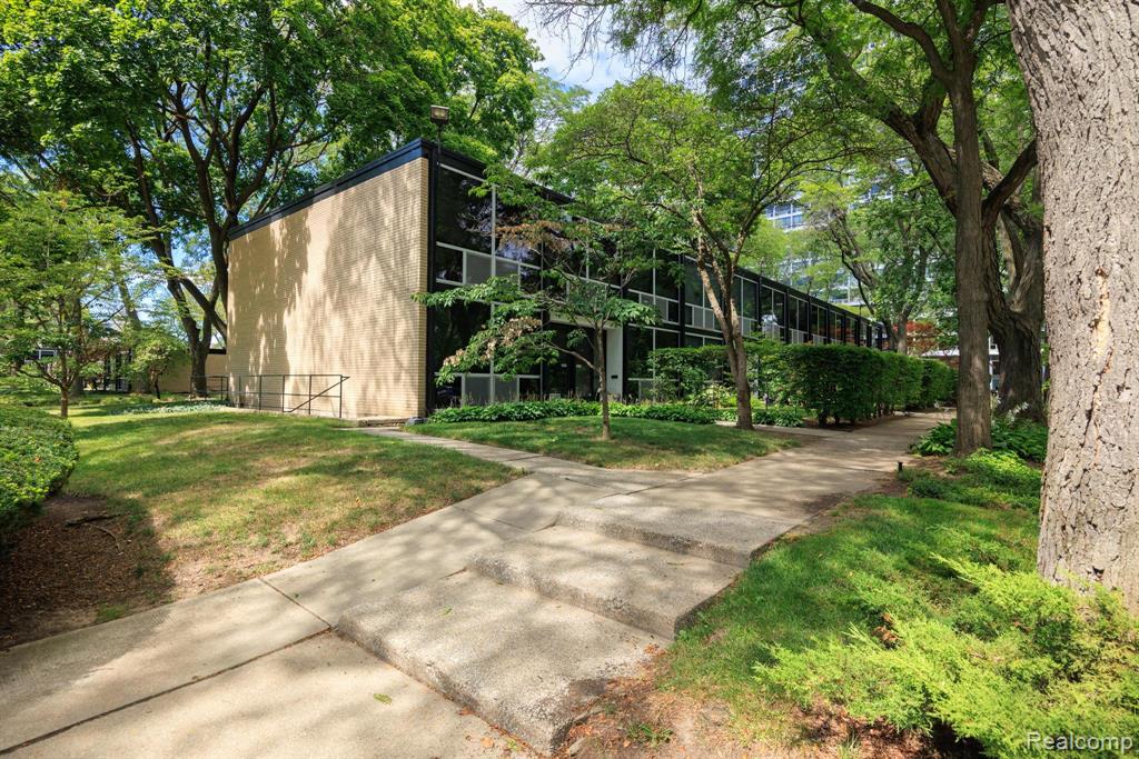 1363 Nicolet Place