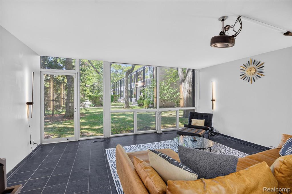 1363 Nicolet Place