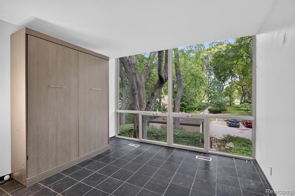 1363 Nicolet Place
