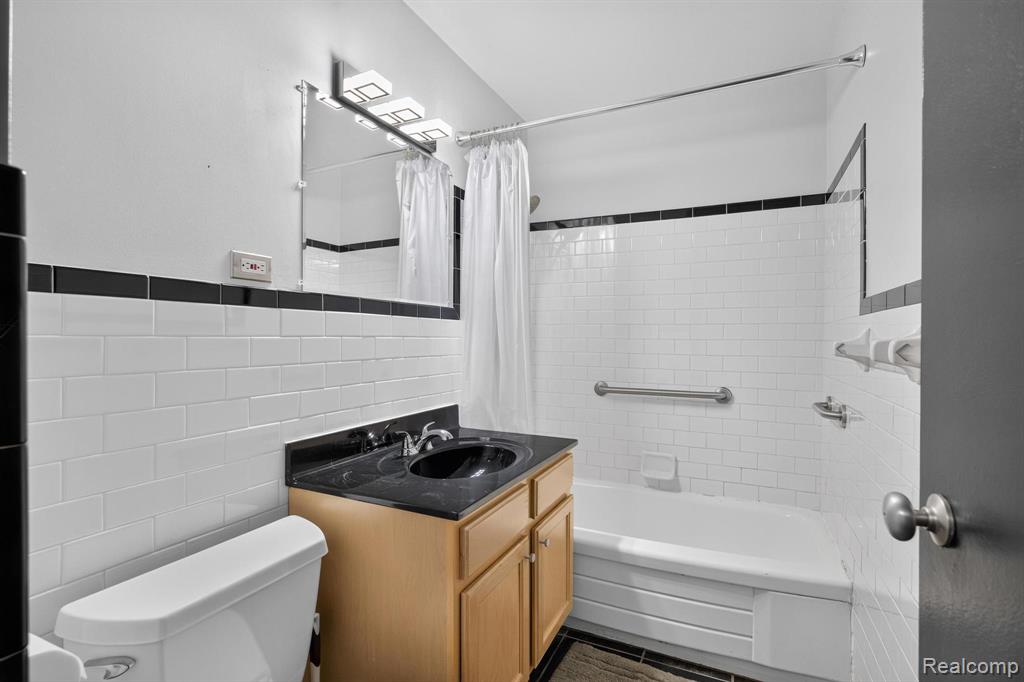 1363 Nicolet Place