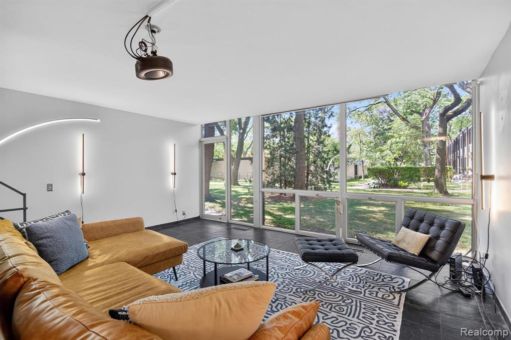 1363 Nicolet Place