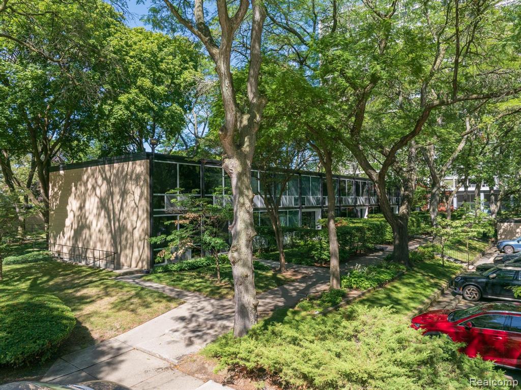 1363 Nicolet Place
