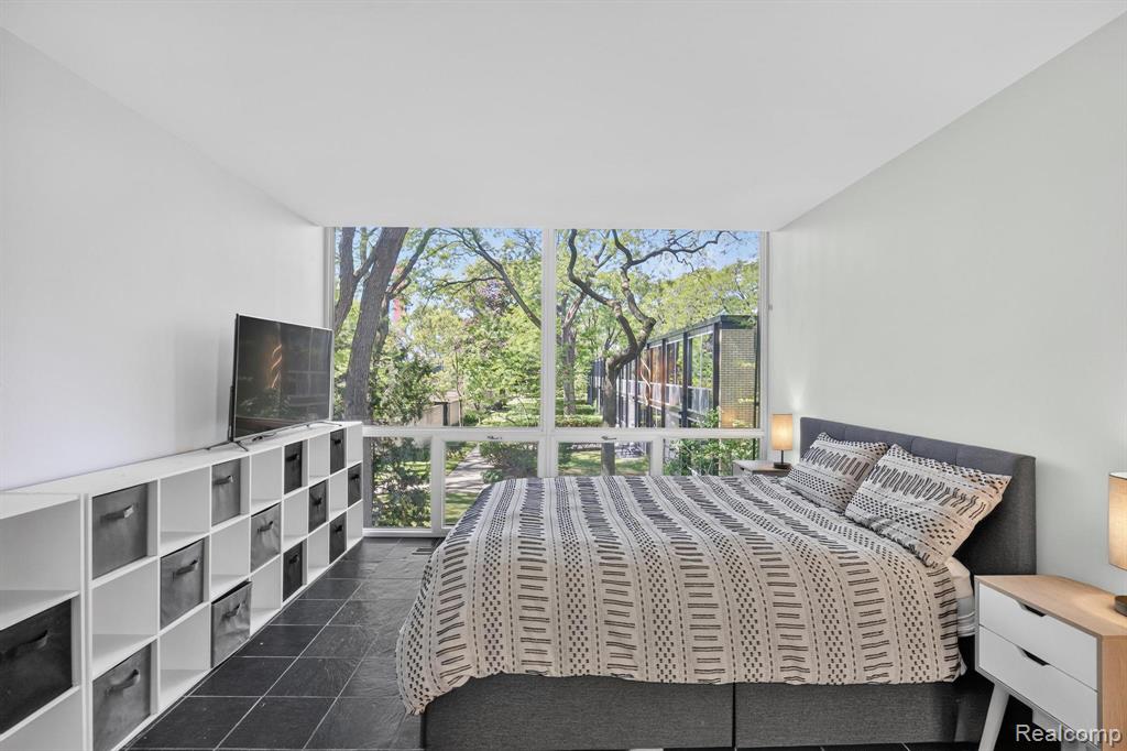 1363 Nicolet Place