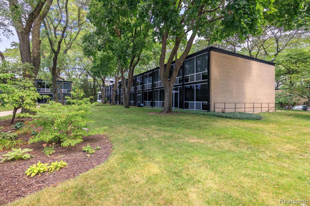 1363 Nicolet Place