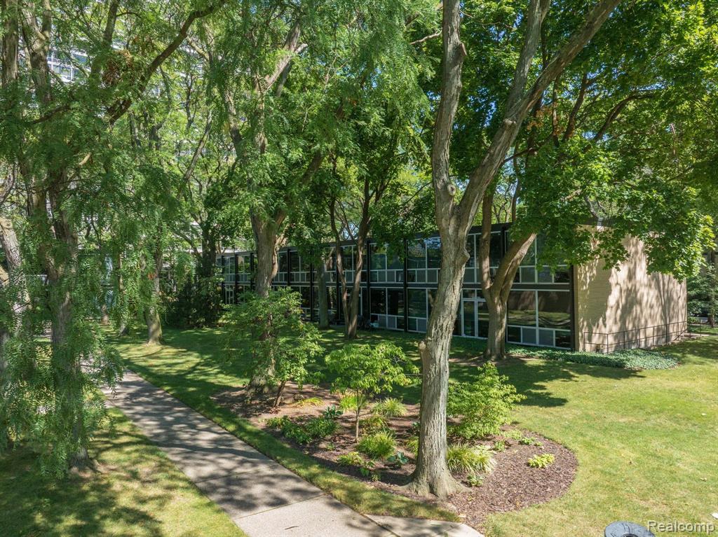 1363 Nicolet Place