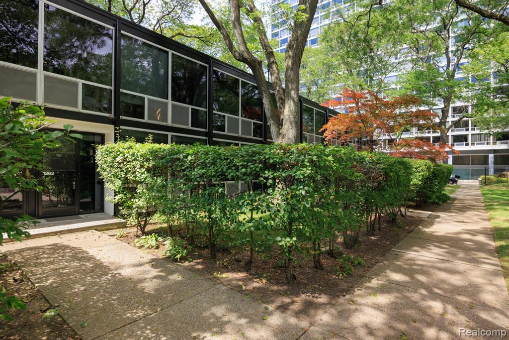 1363 Nicolet Place