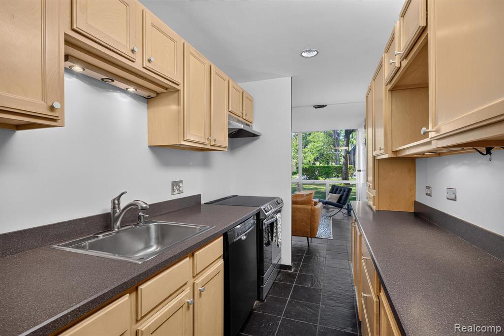 1363 Nicolet Place