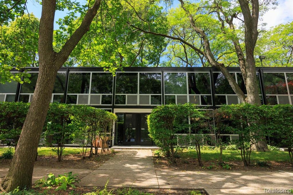 1363 Nicolet Place