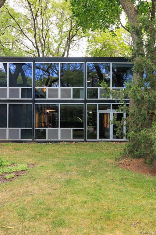 1363 Nicolet Place
