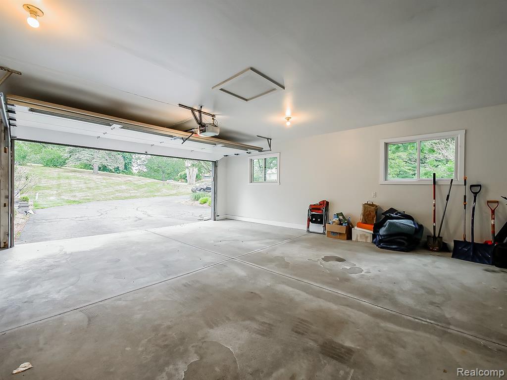 1021 Dowling Road