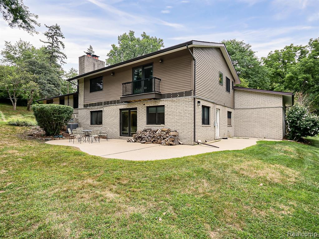 1021 Dowling Road