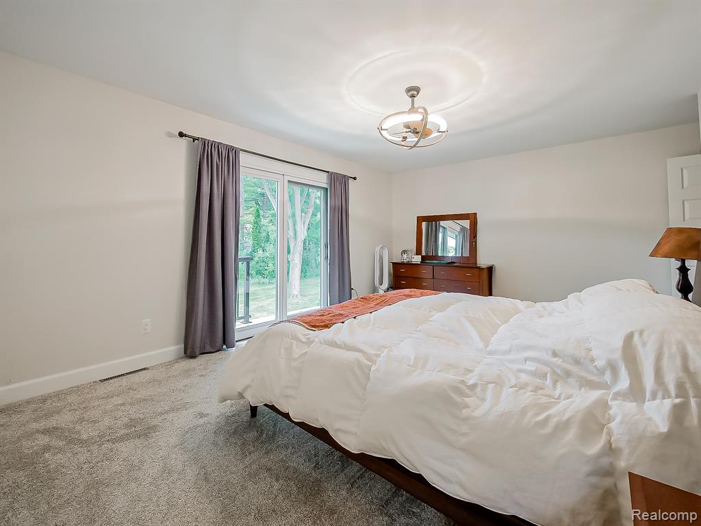 1021 Dowling Road