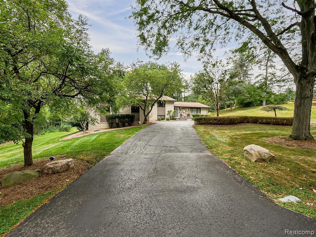 1021 Dowling Road