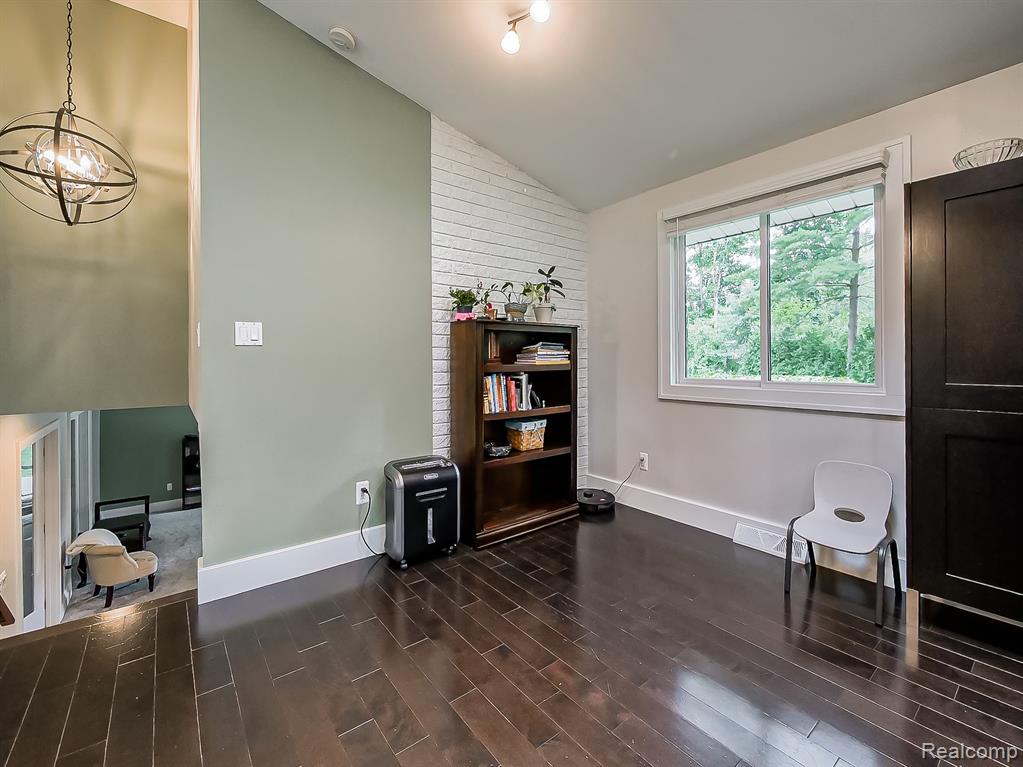 1021 Dowling Road