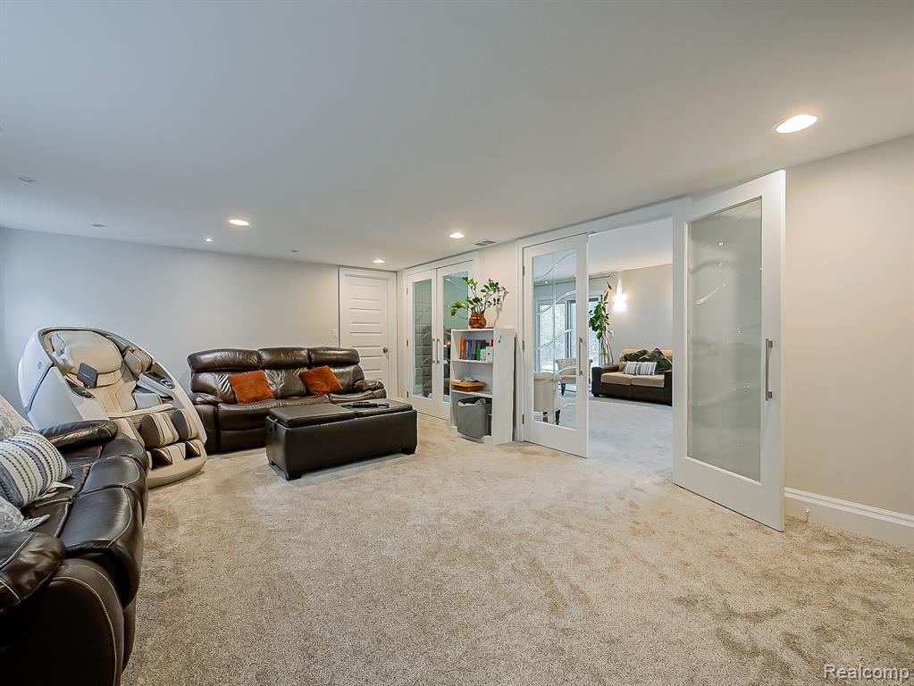 1021 Dowling Road