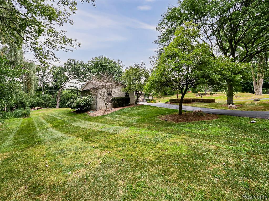 1021 Dowling Road