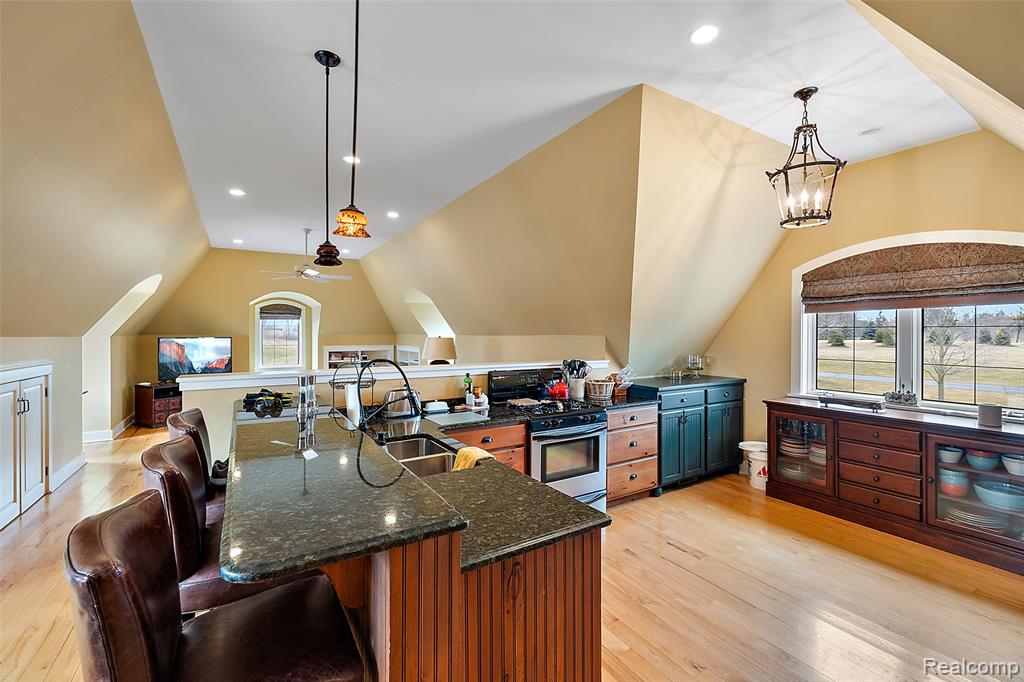5333 Pleasant Lake Road