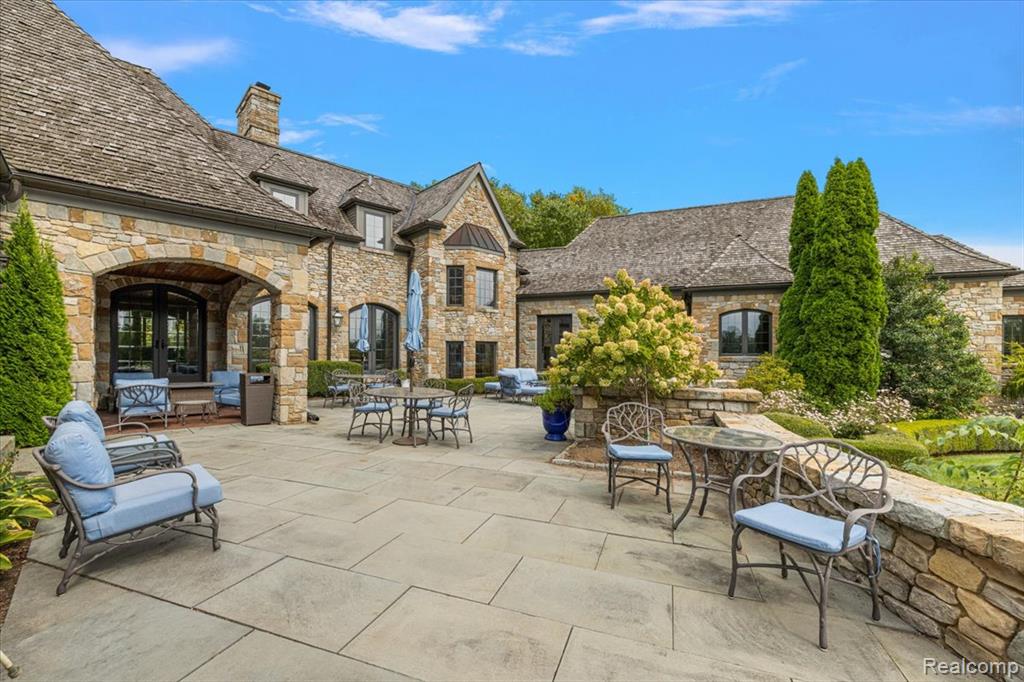 5333 Pleasant Lake Road