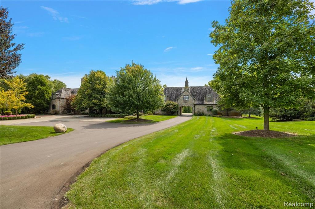 5333 Pleasant Lake Road