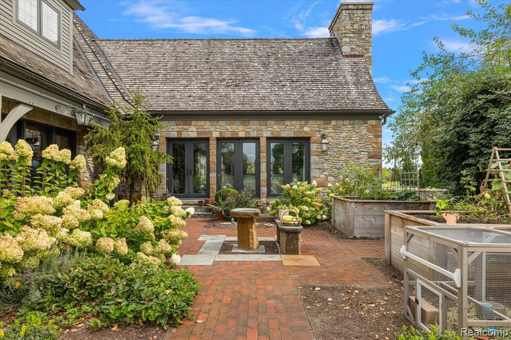 5333 Pleasant Lake Road