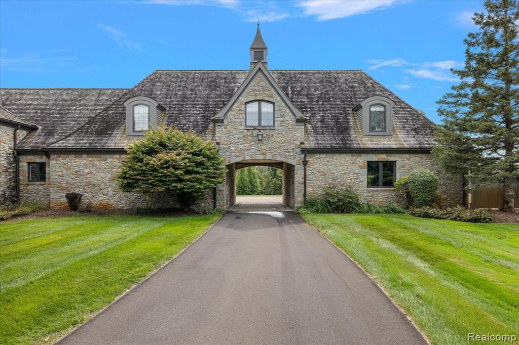 5333 Pleasant Lake Road