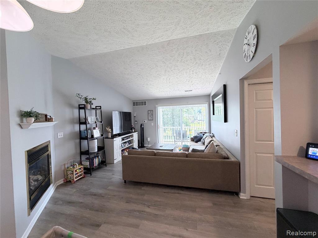 512 Carom Circle