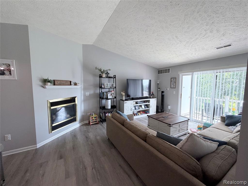 512 Carom Circle