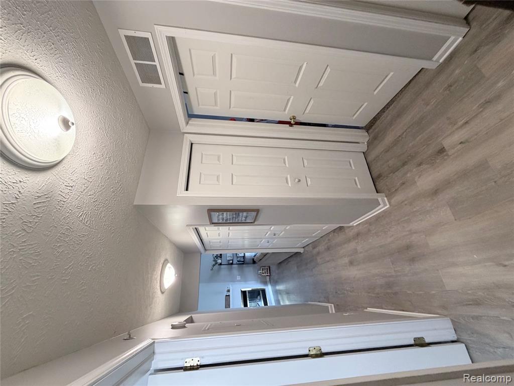 512 Carom Circle
