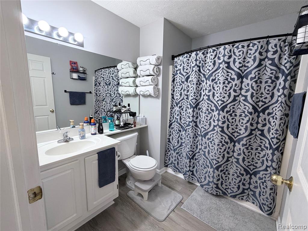 512 Carom Circle
