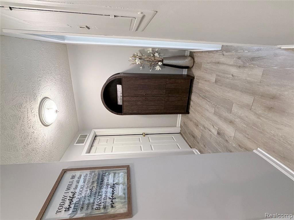 512 Carom Circle