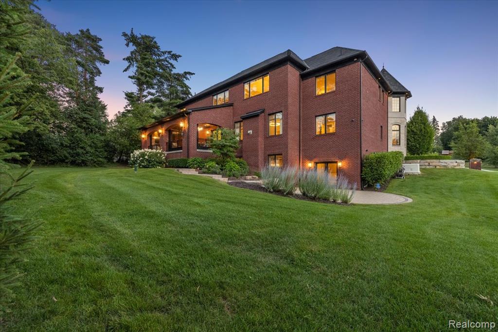 2480 Charnwood Drive