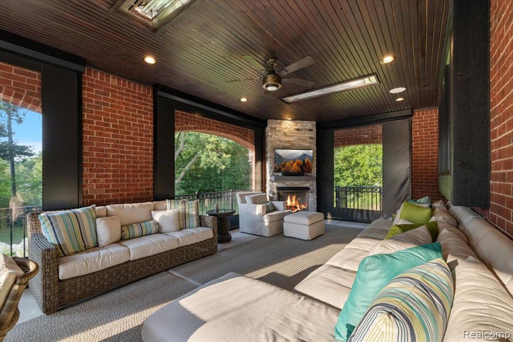 2480 Charnwood Drive