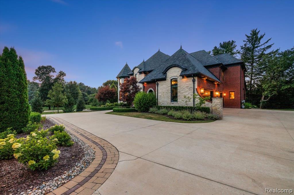 2480 Charnwood Drive